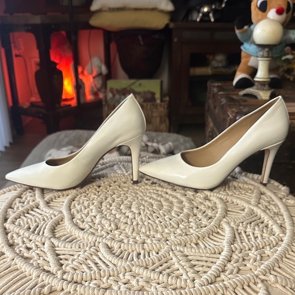 ANTONIO MELANI Classic White Heels - Picture 3 of 9